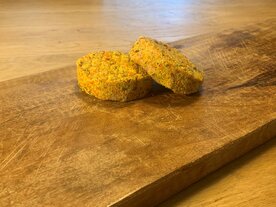 Kip Kaasburger €1,85/ stuk